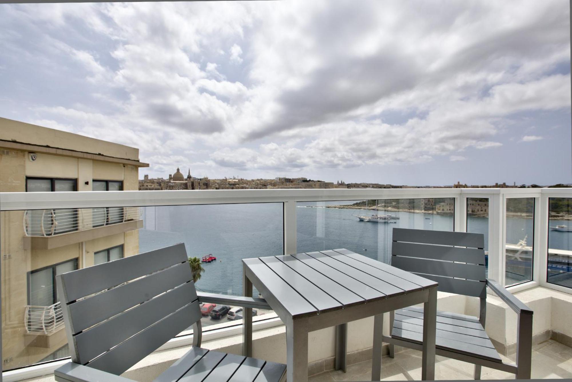Bastions Seaview Apartments And Duplex Penthouse In Sliema By Shortletsmalta Eksteriør bilde